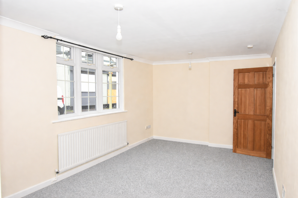 2 bed terraced house to rent in Dews Road, Salisbury 2