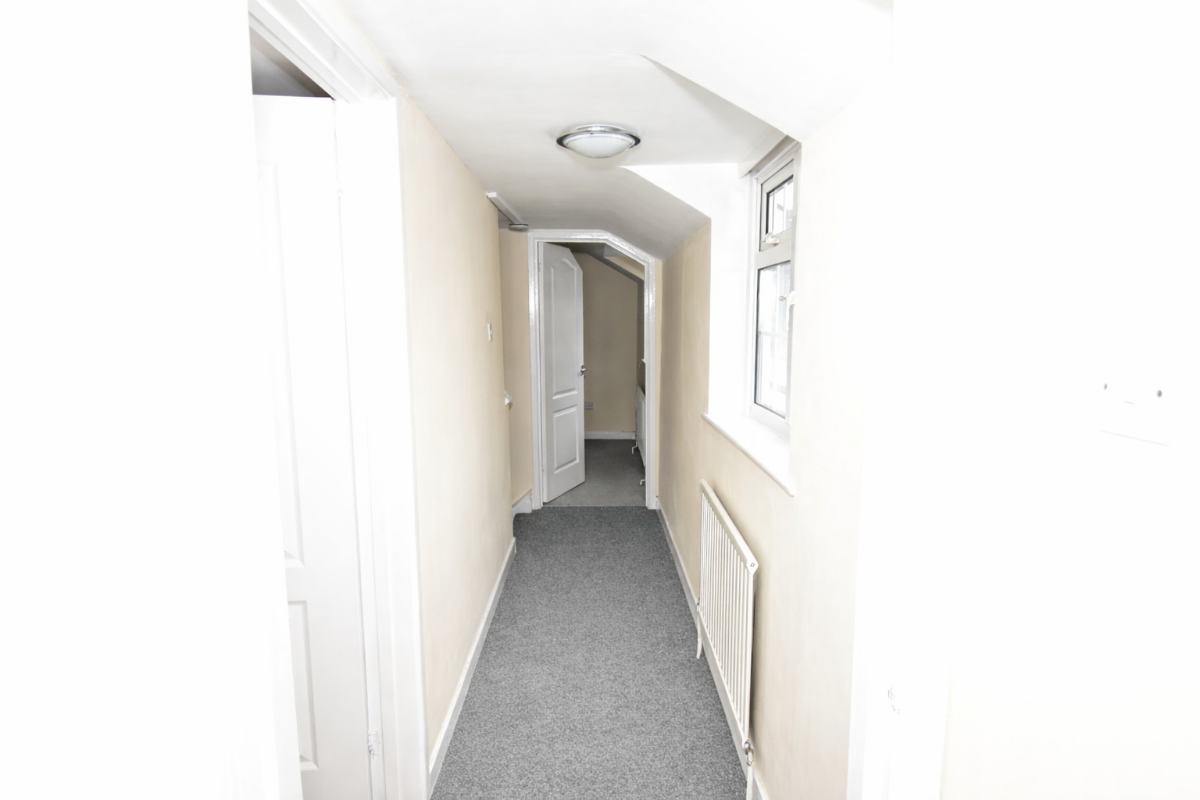 2 bed terraced house to rent in Dews Road, Salisbury 4