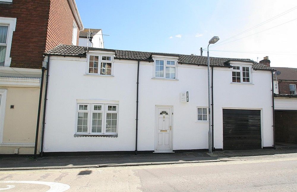 2 bed terraced house to rent in Dews Road, Salisbury  - Property Image 1