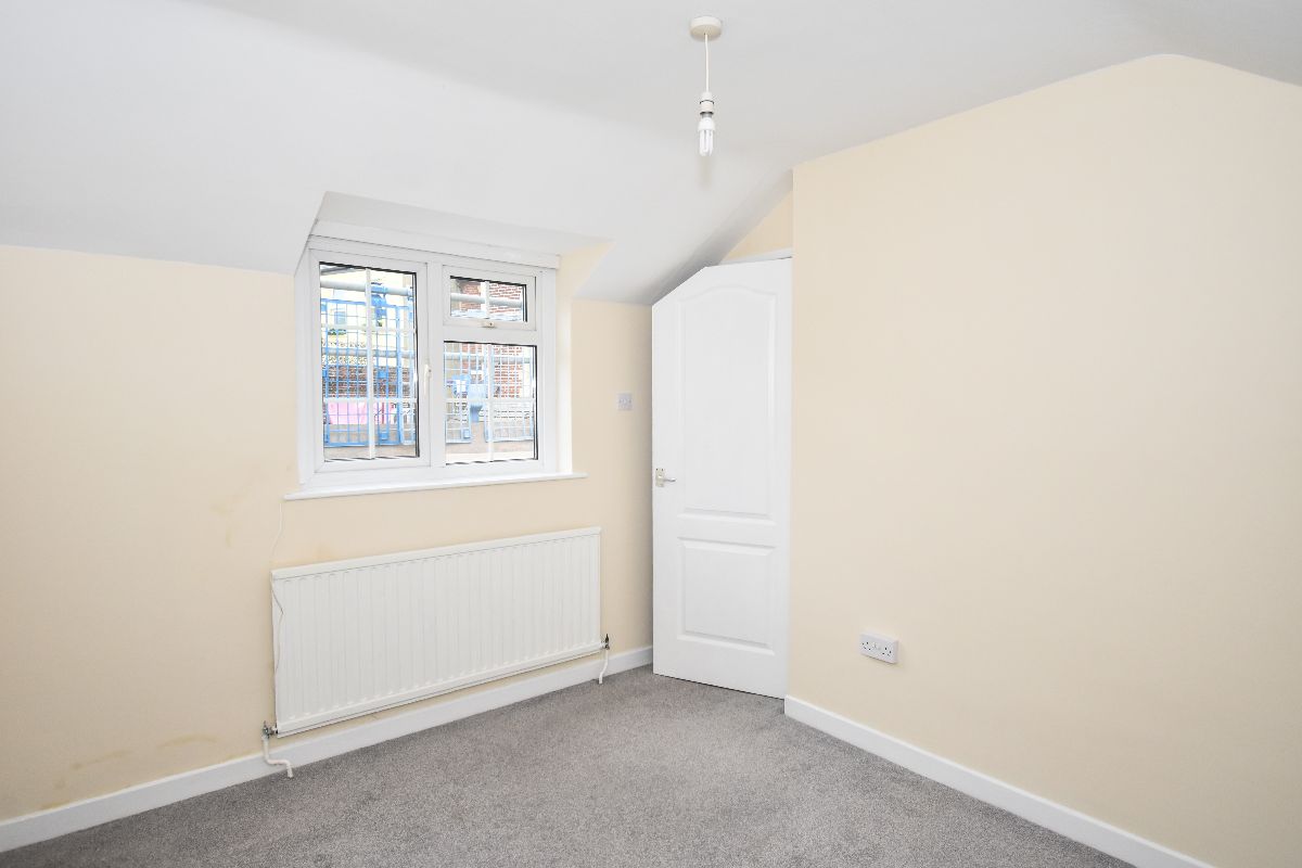 2 bed terraced house to rent in Dews Road, Salisbury 7