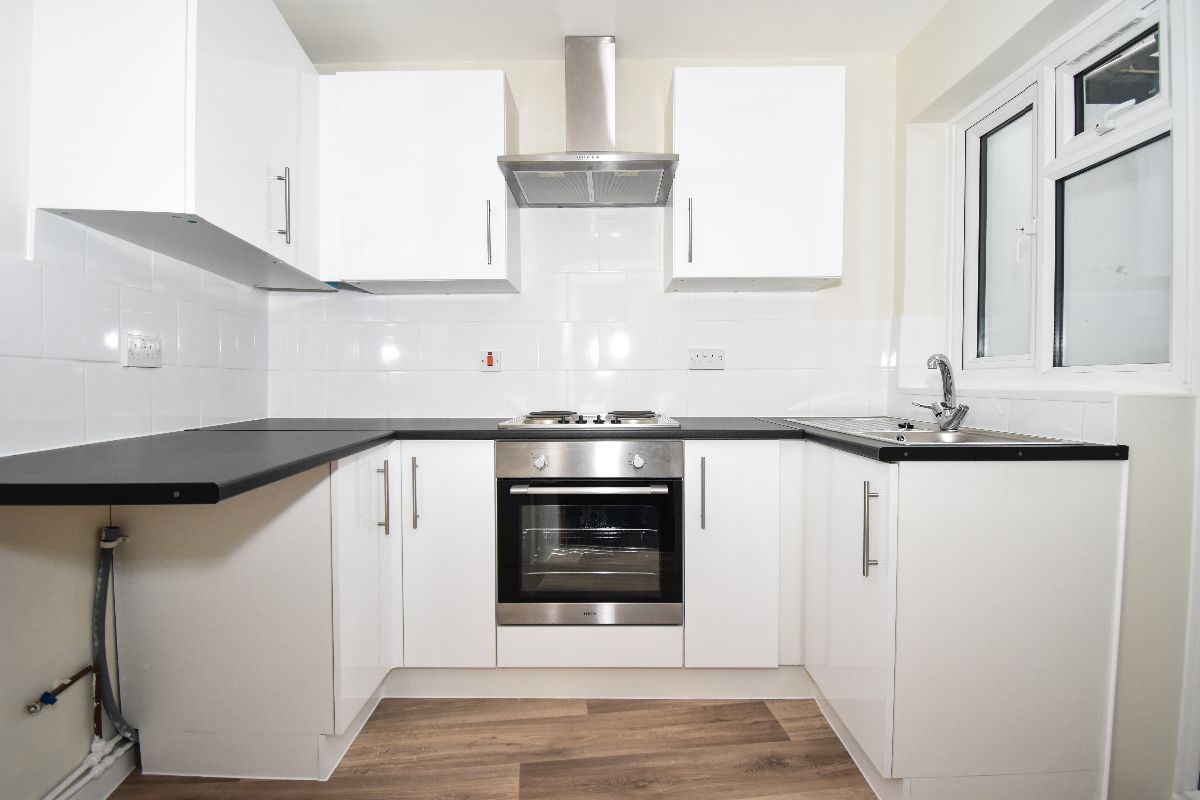 2 bed terraced house to rent in Dews Road, Salisbury 1