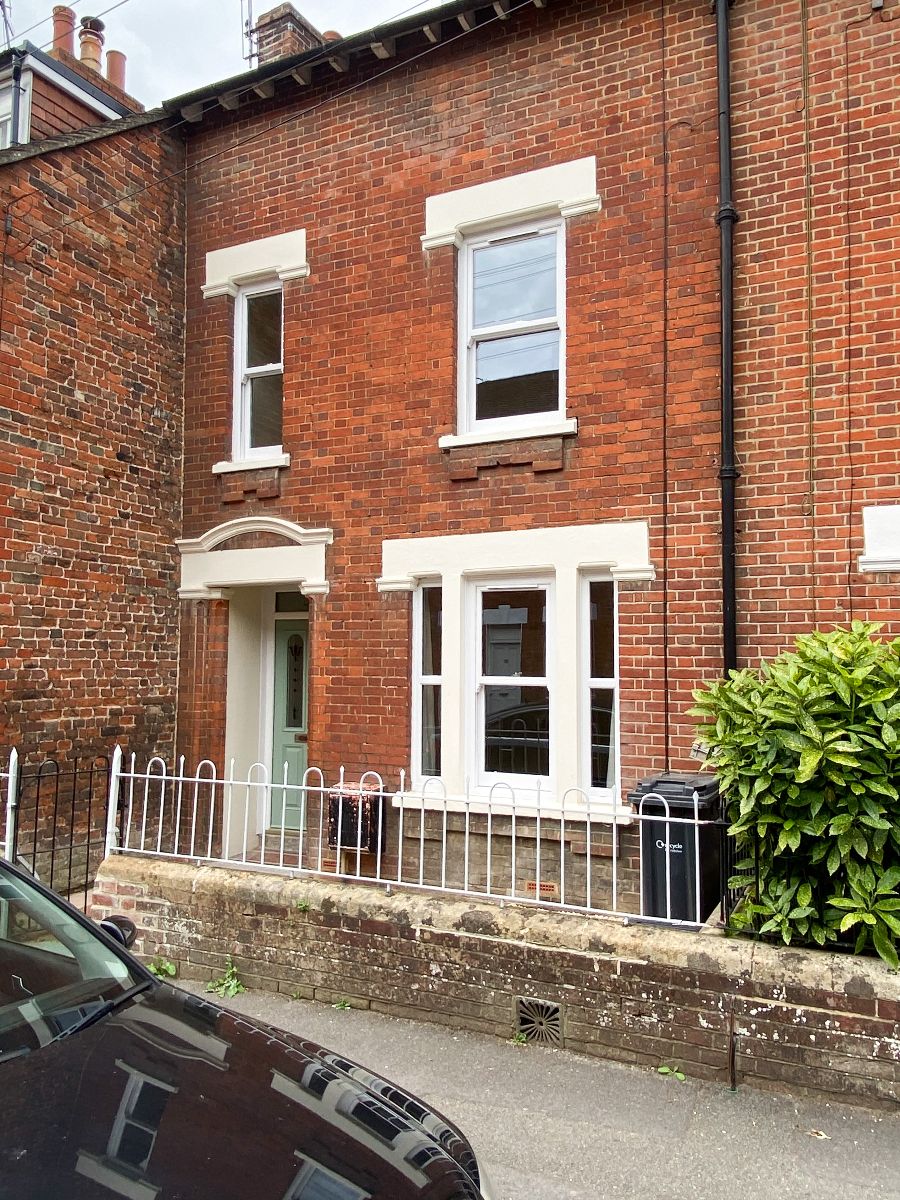 4 bed terraced house to rent in Greencroft Street, Salisbury