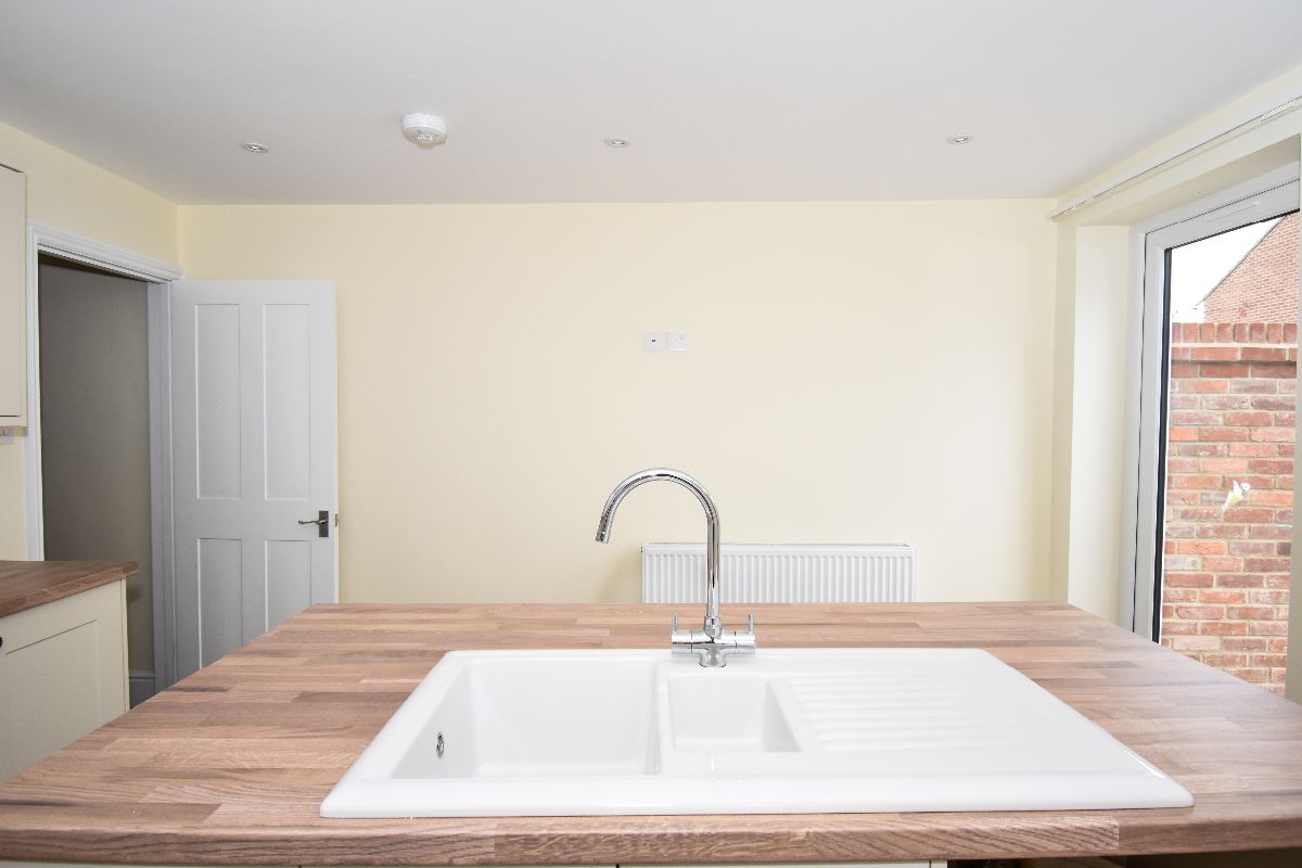 4 bed terraced house to rent in Greencroft Street, Salisbury  - Property Image 4