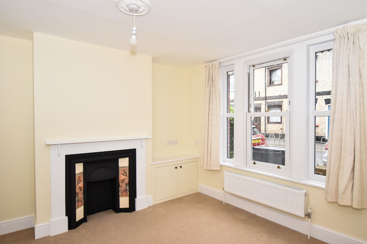 4 bed terraced house to rent in Greencroft Street, Salisbury 2