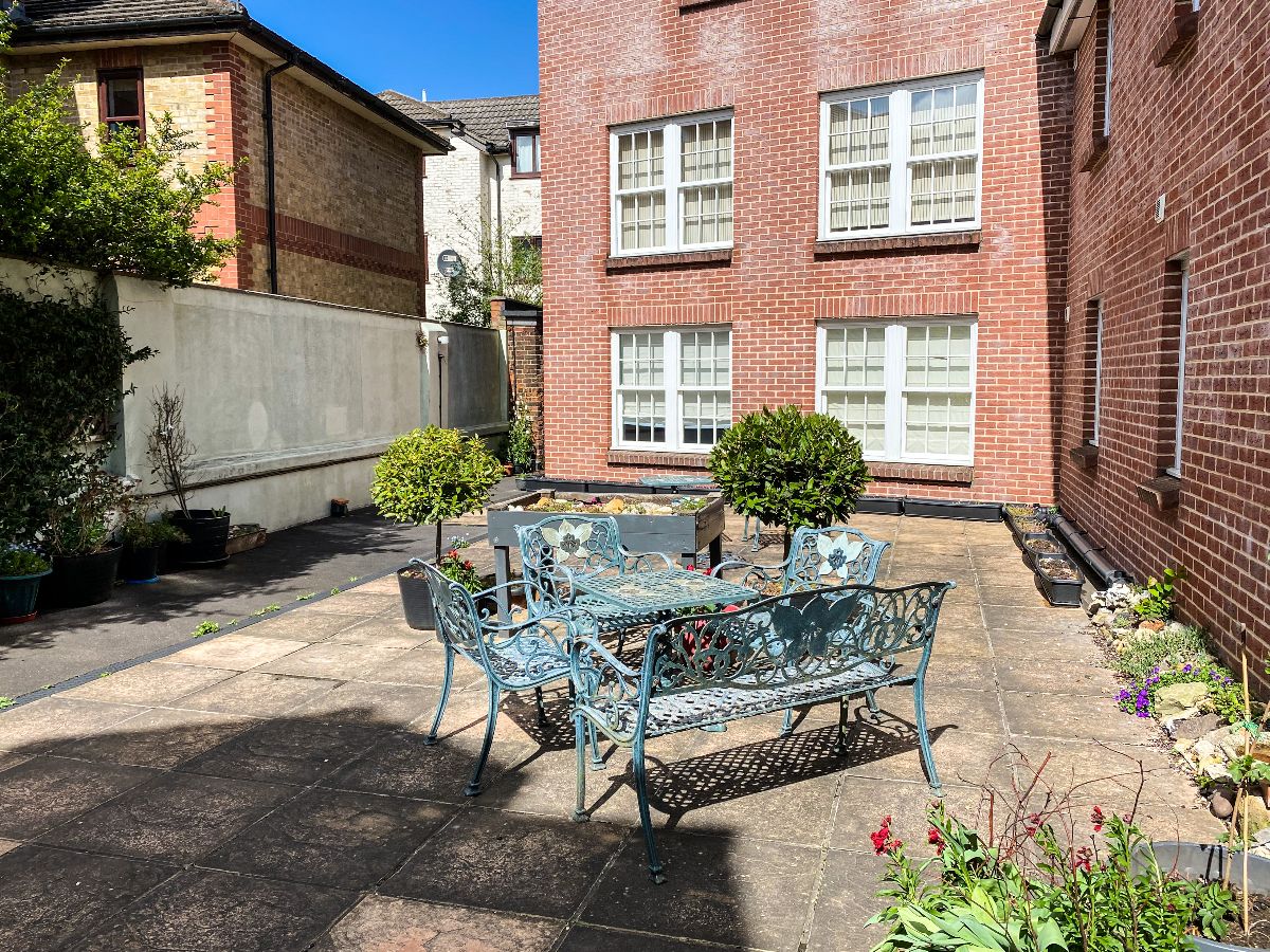 2 bed flat to rent in Fisherton Street, Salisbury  - Property Image 2