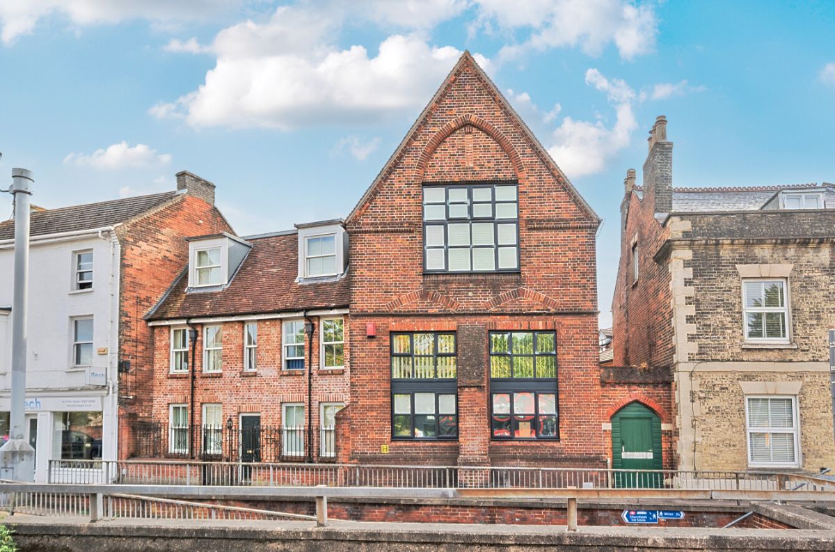 2 bed flat to rent in Fisherton Street, Salisbury - Property Image 1