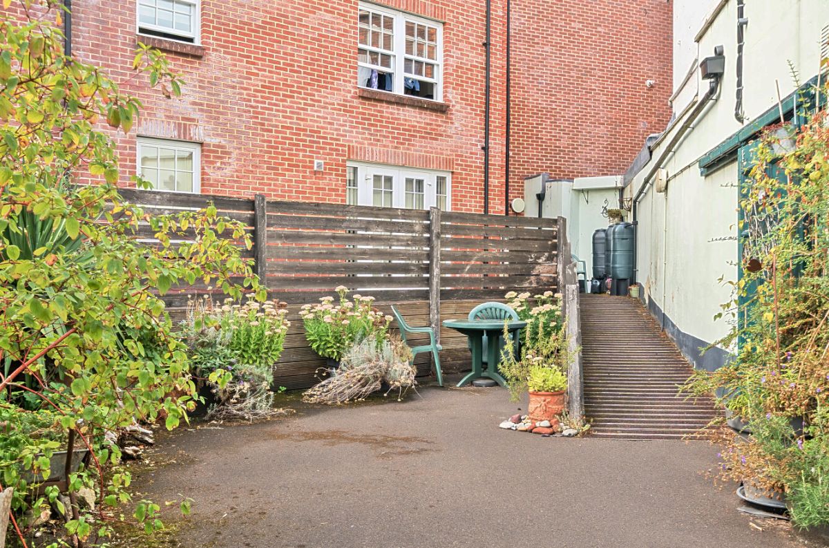 2 bed flat to rent in Fisherton Street, Salisbury  - Property Image 19