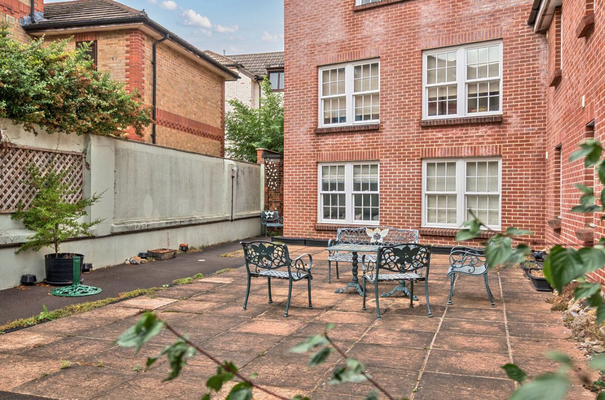 2 bed flat to rent in Fisherton Street, Salisbury 21