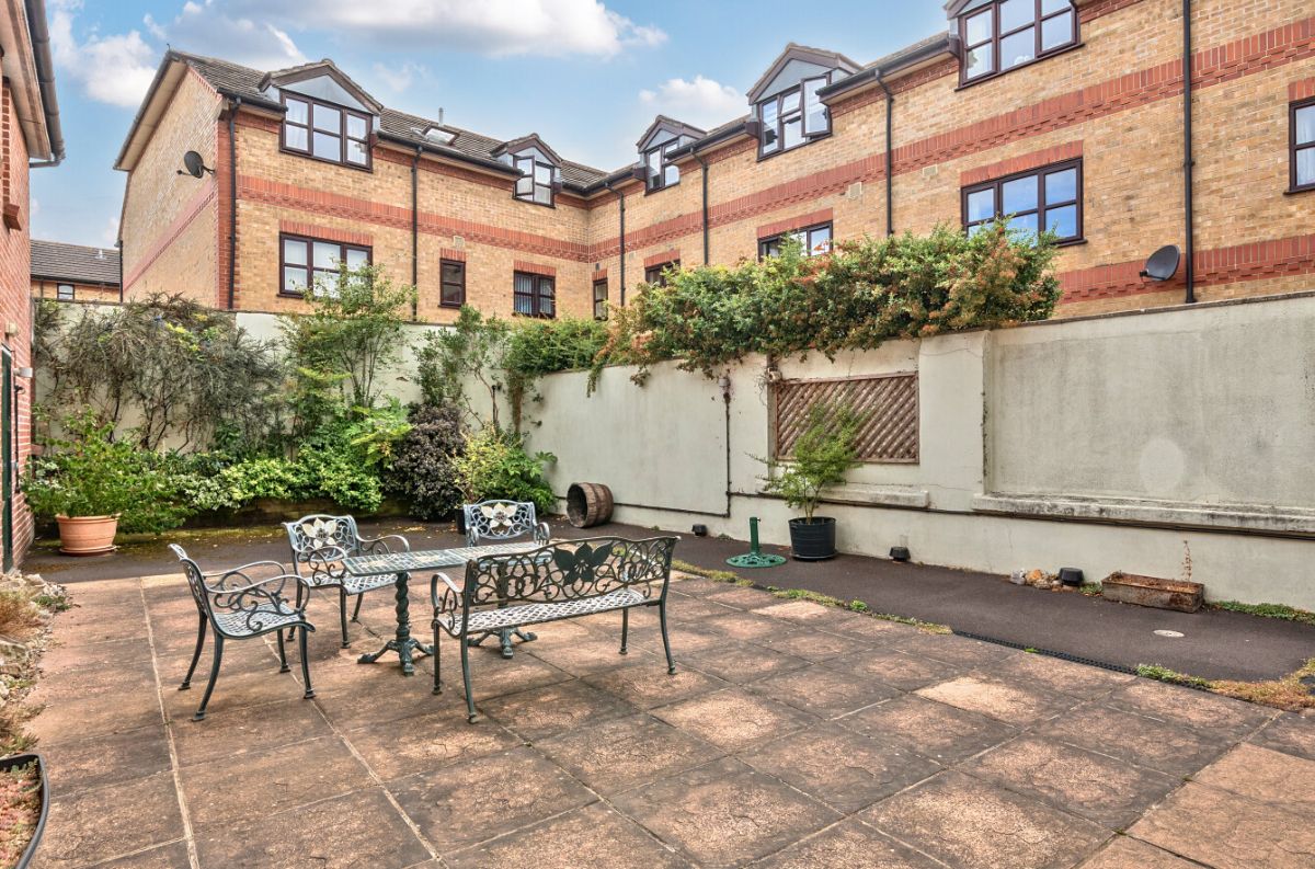 2 bed flat to rent in Fisherton Street, Salisbury  - Property Image 24