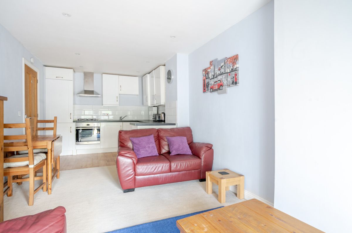 2 bed flat to rent in Fisherton Street, Salisbury 7