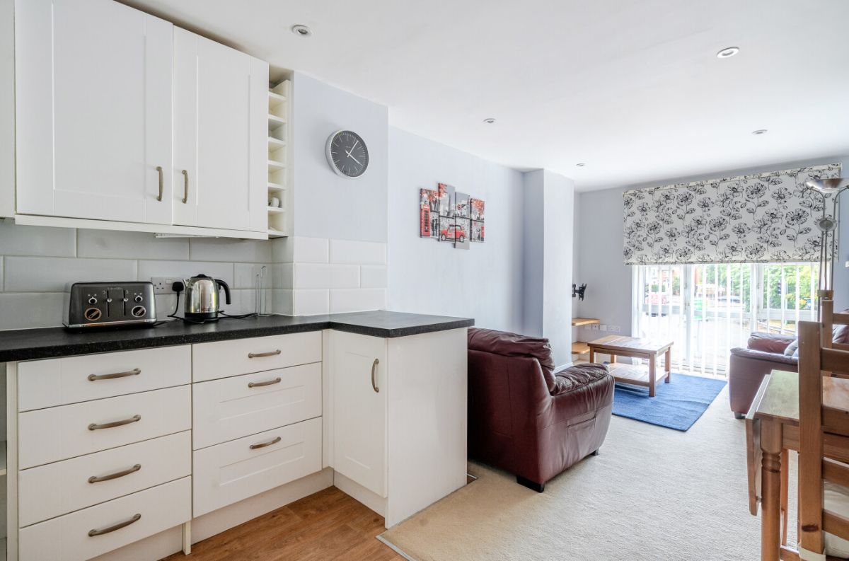 2 bed flat to rent in Fisherton Street, Salisbury  - Property Image 6