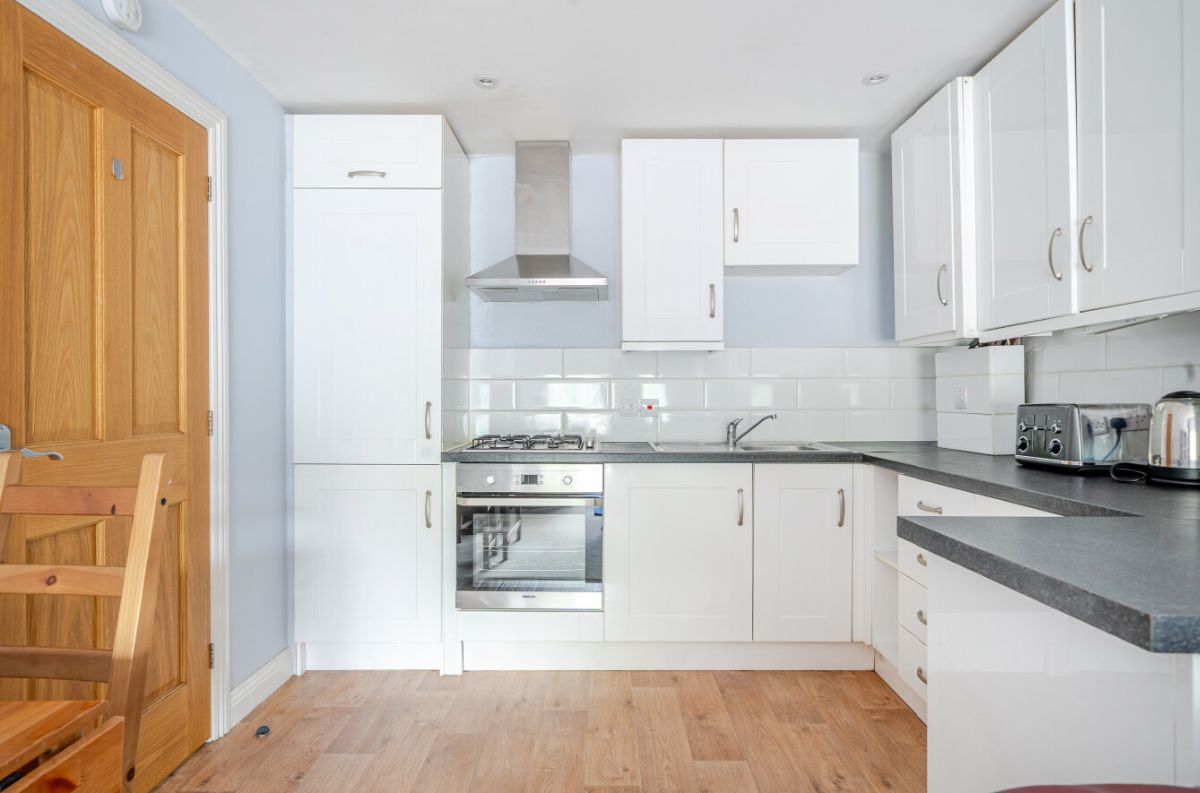 2 bed flat to rent in Fisherton Street, Salisbury  - Property Image 4