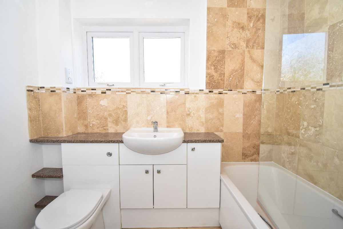 4 bed detached house to rent in Fowlers Road, Salisbury 9