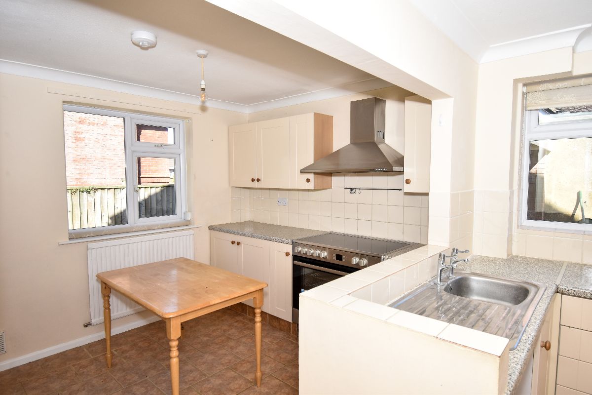 4 bed detached house to rent in Fowlers Road, Salisbury 5