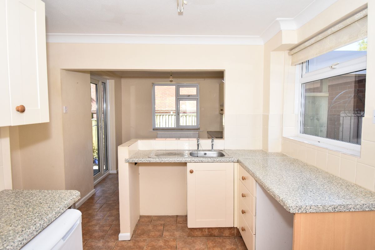 4 bed detached house to rent in Fowlers Road, Salisbury 6