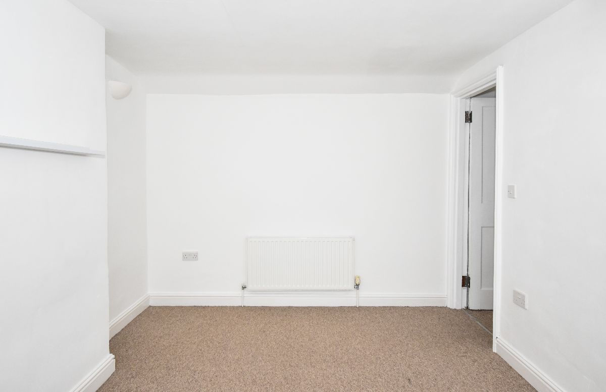 2 bed terraced house to rent in North Street, Wilton 16