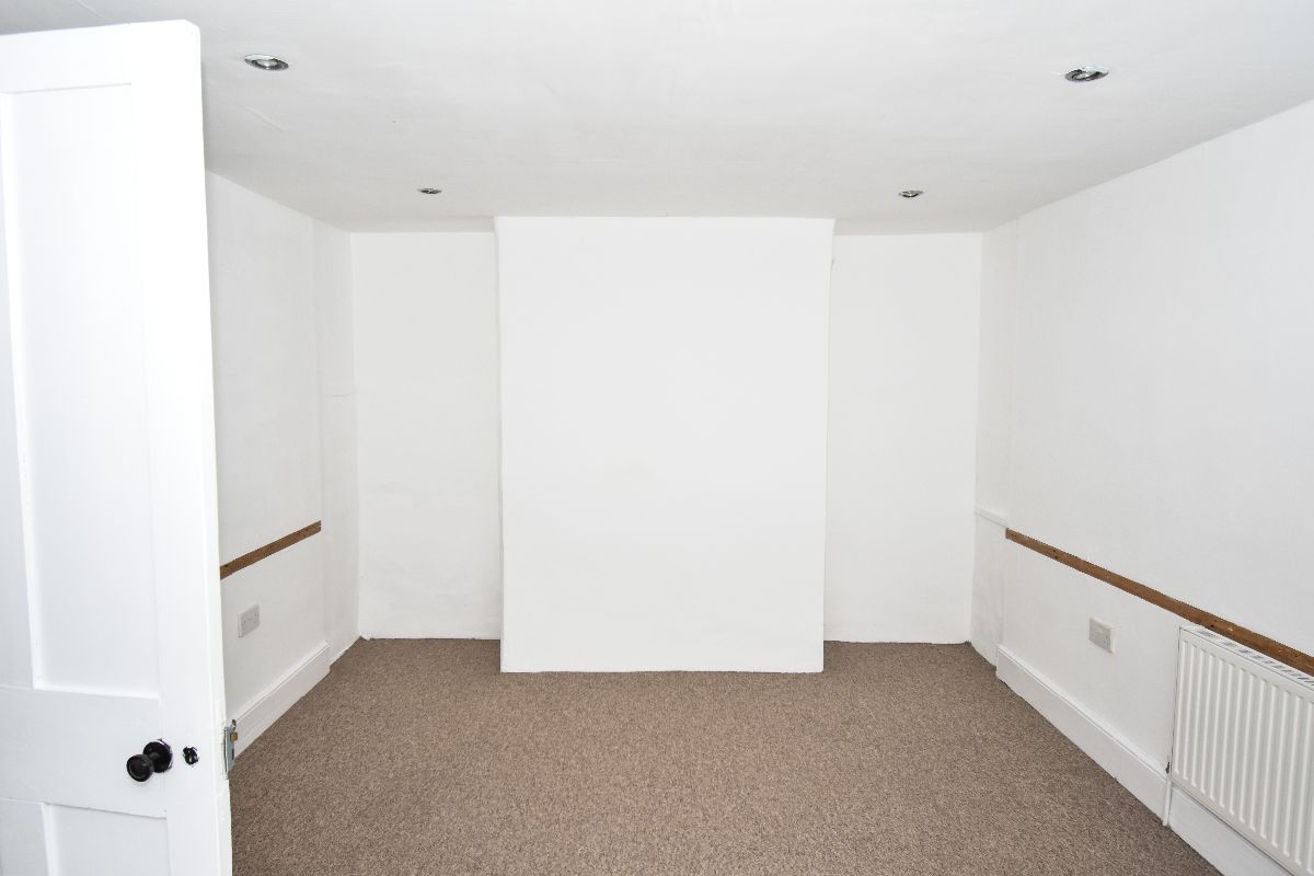 2 bed terraced house to rent in North Street, Wilton  - Property Image 13