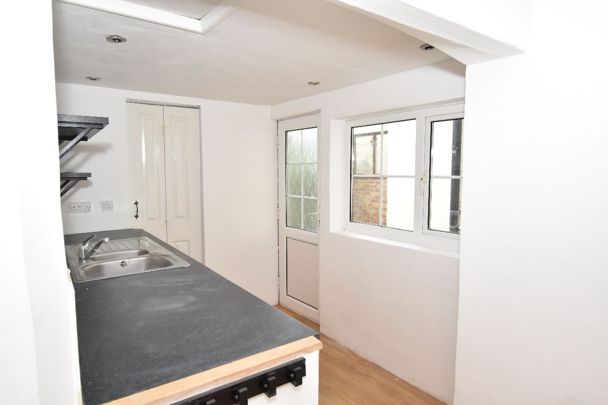 2 bed terraced house to rent in North Street, Wilton  - Property Image 7