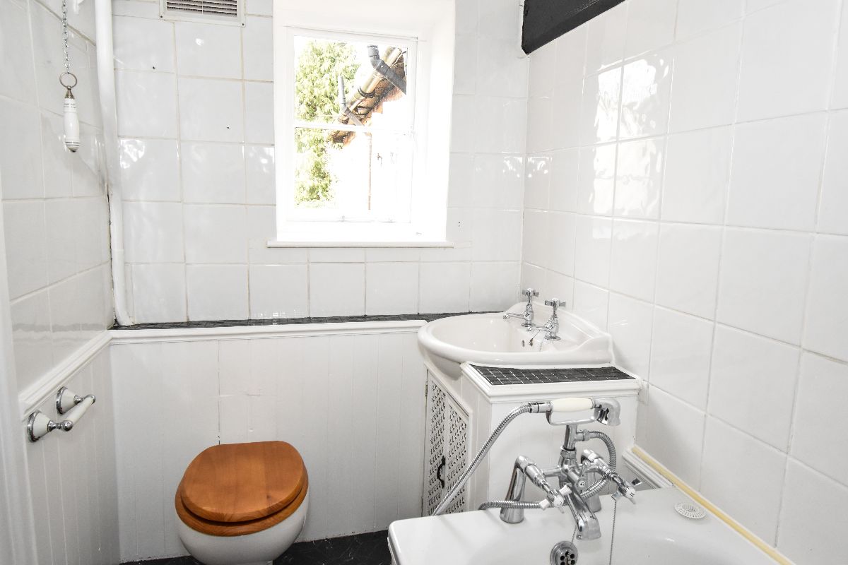 2 bed cottage to rent in 24 South Street, Wilton  - Property Image 11