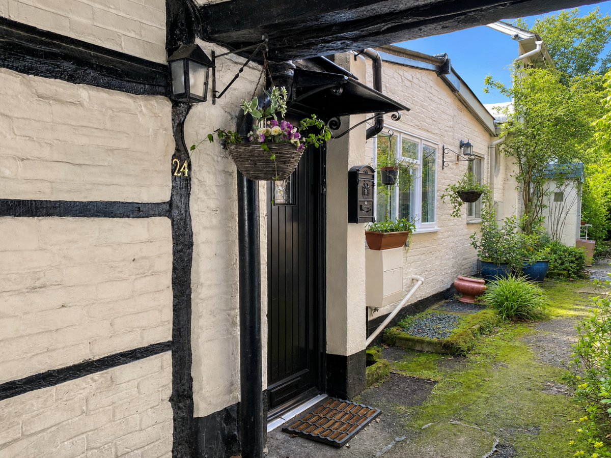 2 bed cottage to rent in 24 South Street, Wilton - Property Image 1