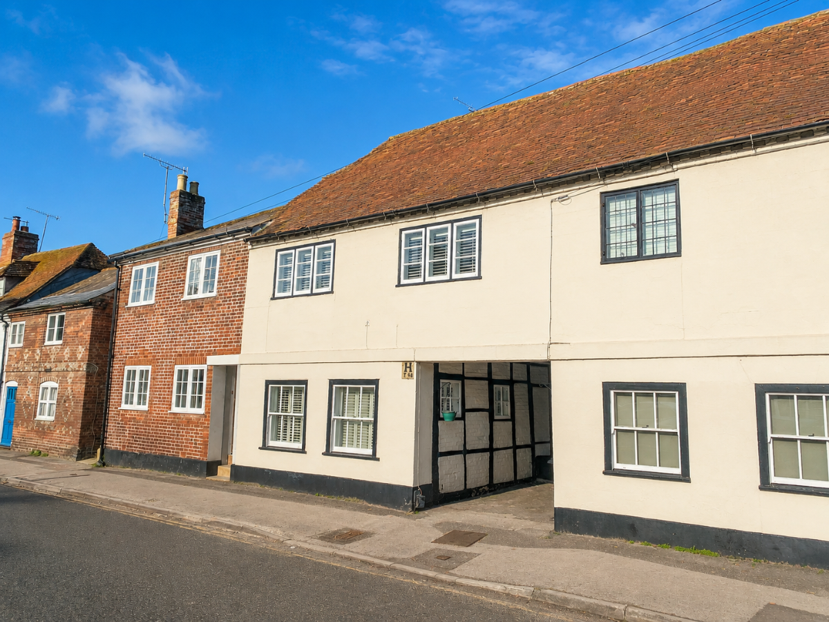 2 bed cottage to rent in 24 South Street, Wilton 1