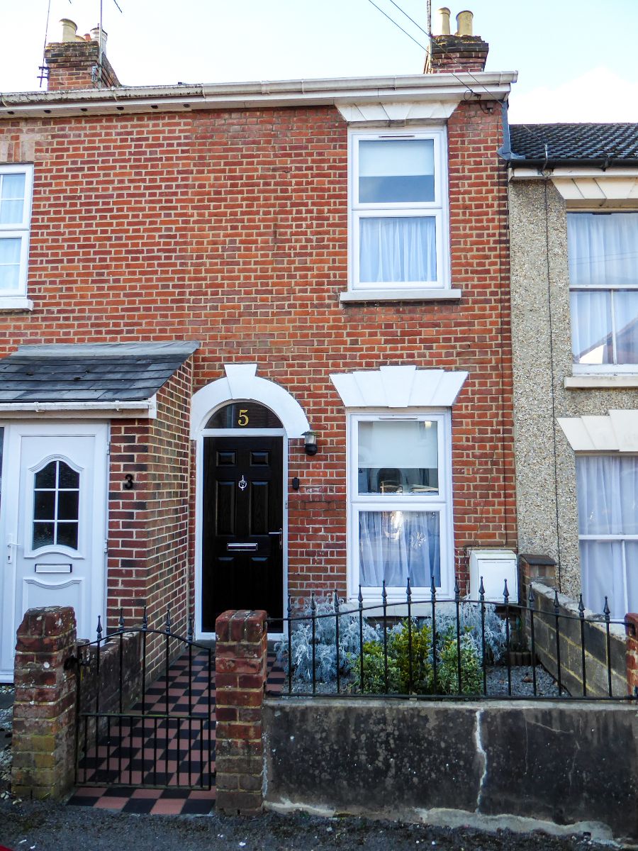 2 bed terraced house to rent in Park Street  - Property Image 2