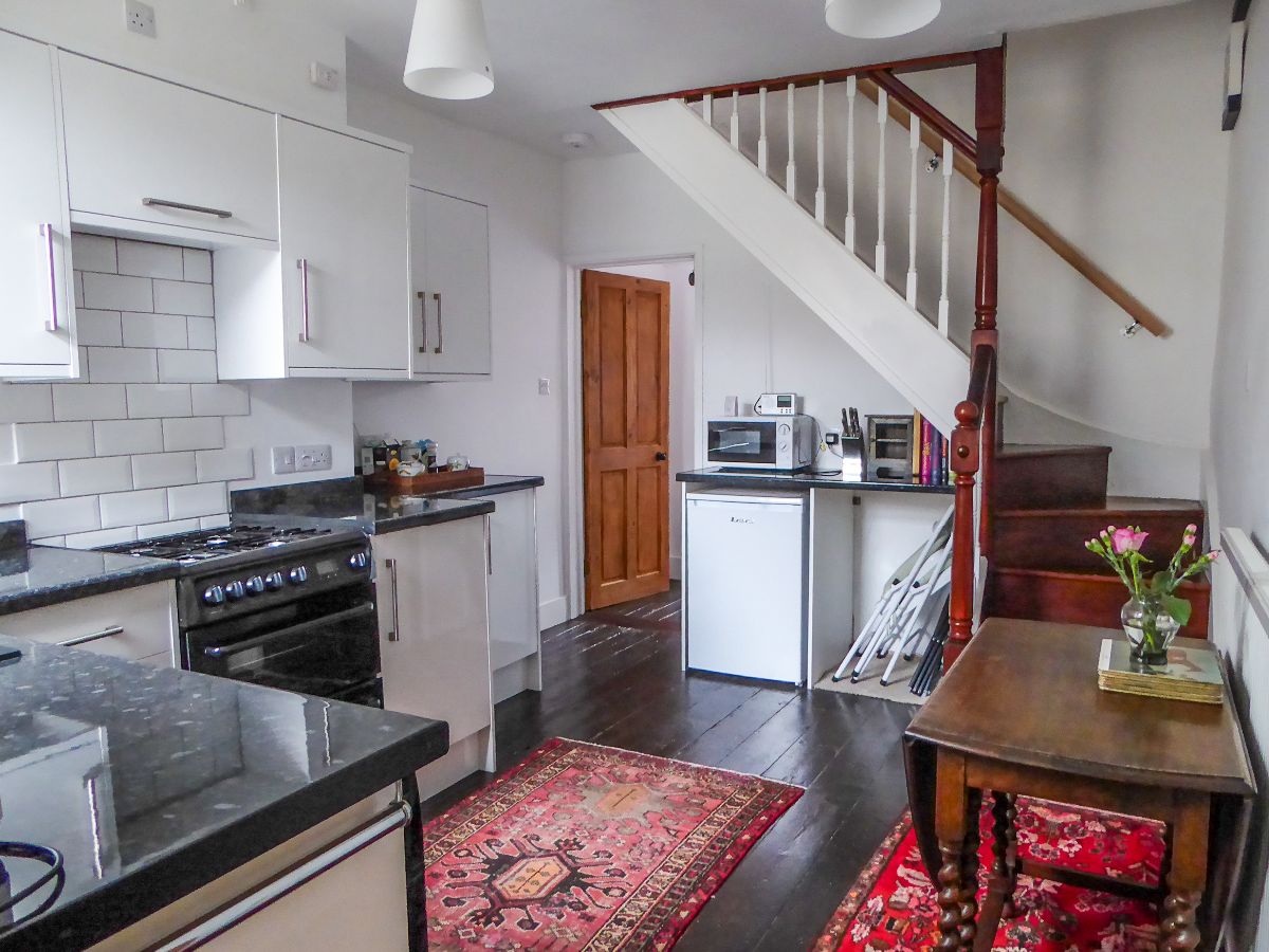 2 bed terraced house to rent in Park Street 4