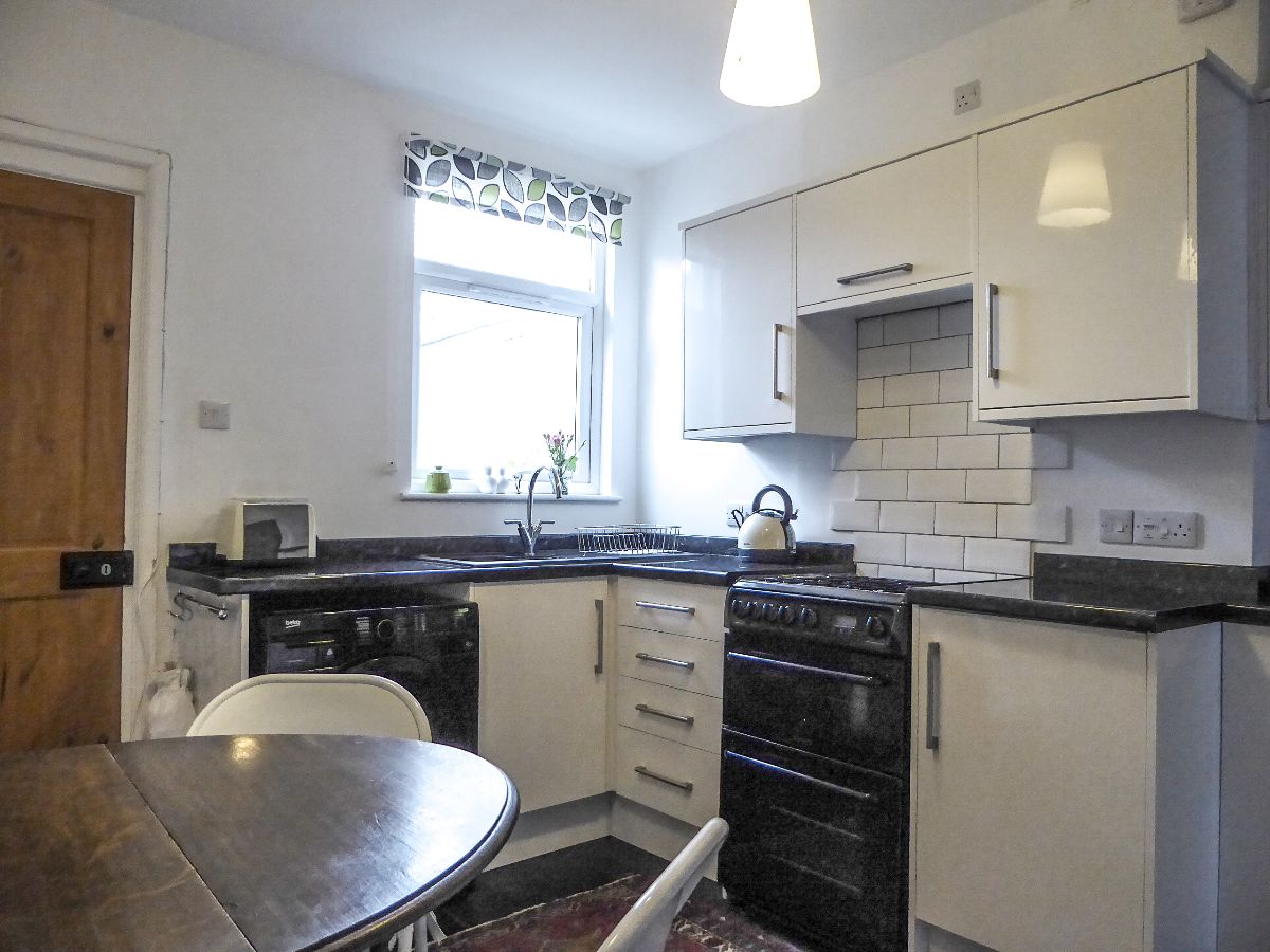 2 bed terraced house to rent in Park Street 5