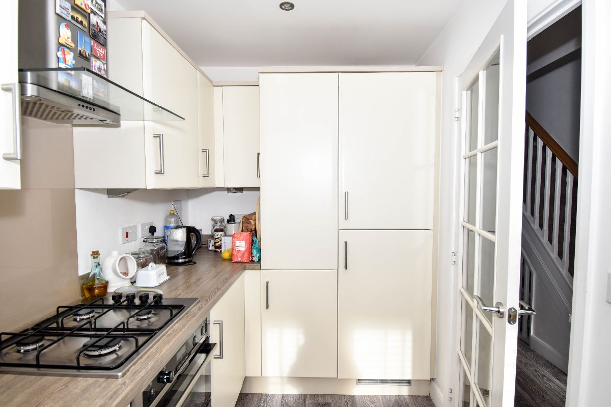 2 bed semi-detached house to rent in Saunders Avenue, Bishopdown, Salisbury 3