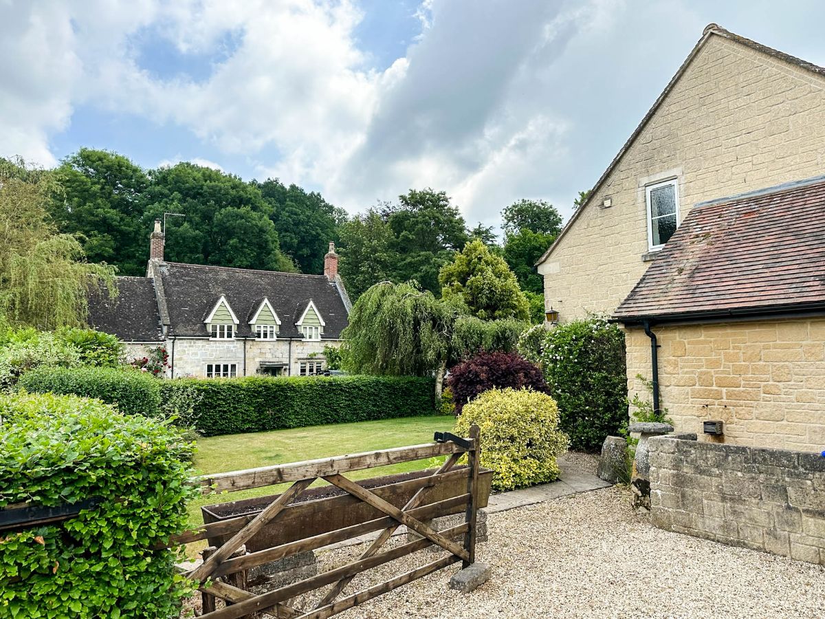 3 bed detached house to rent in Overstream, Teffont 3