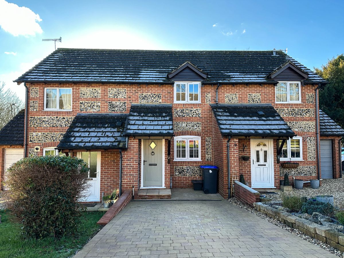 2 bed terraced house to rent in Kings Gate, Wilton