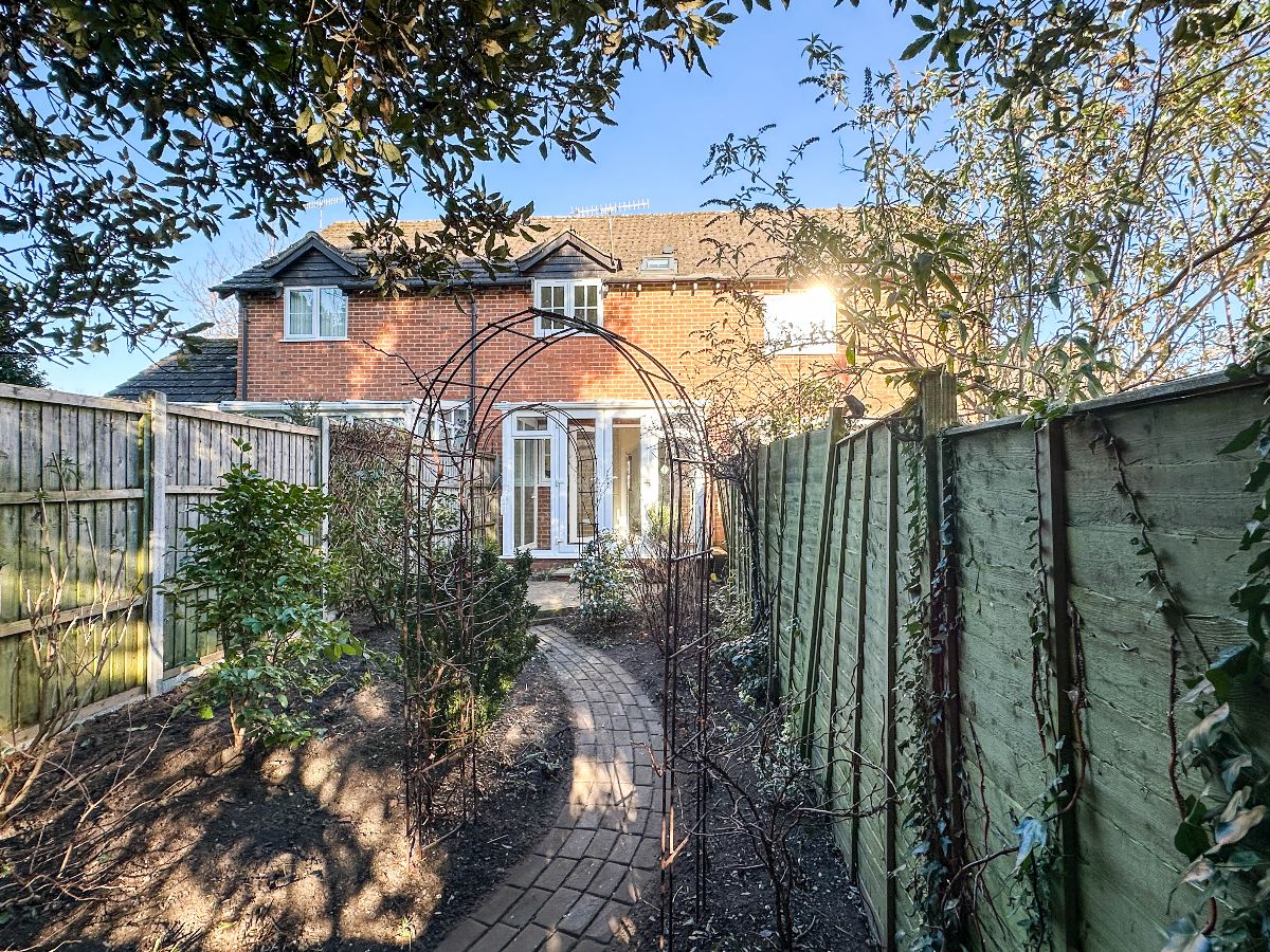 2 bed terraced house to rent in Kings Gate, Wilton 11