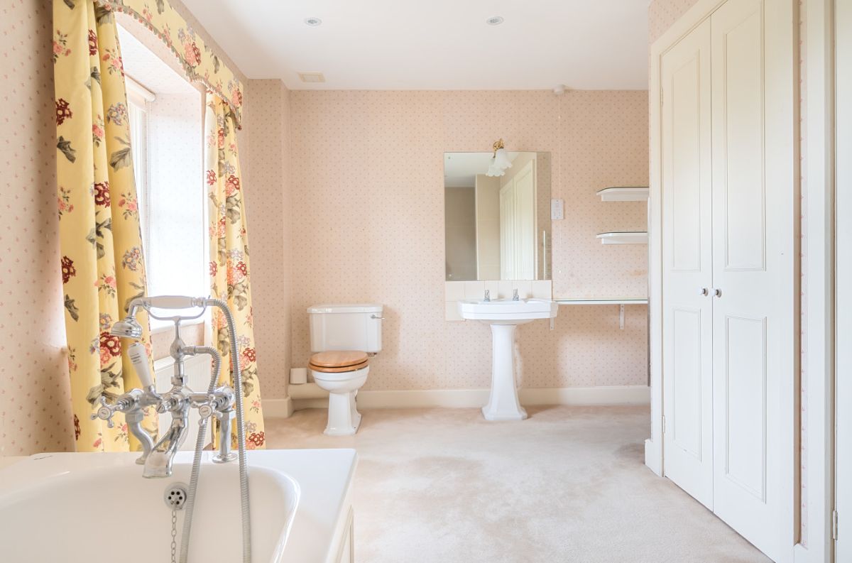 4 bed character property to rent in Manor Farm Cottage, Bowerchalke 15