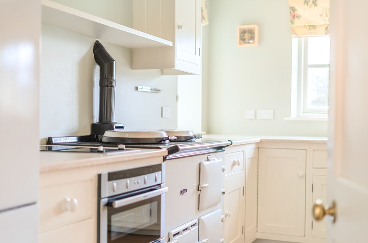 4 bed character property to rent in Manor Farm Cottage, Bowerchalke 8