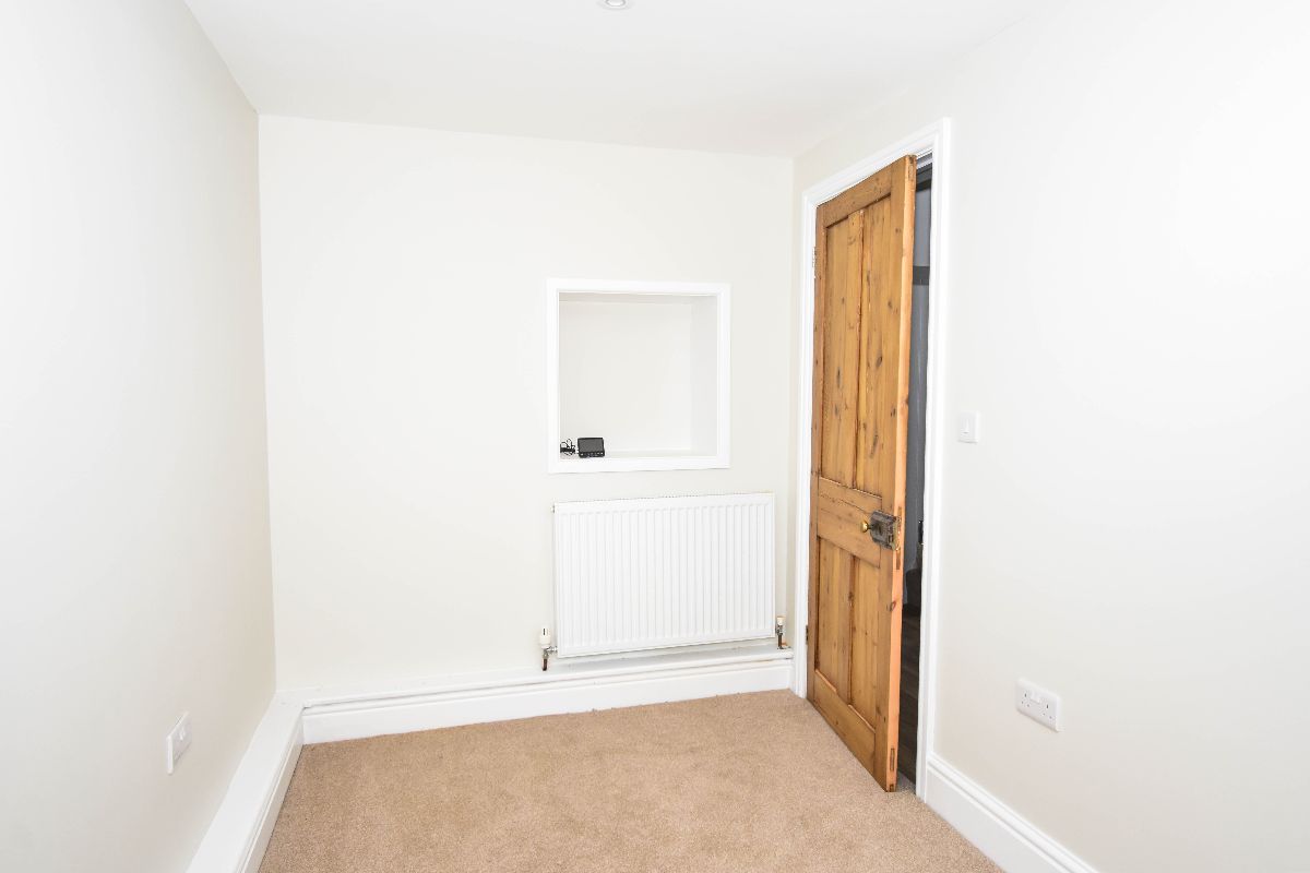 3 bed character property to rent in Cloughs, Bowerchalke 7