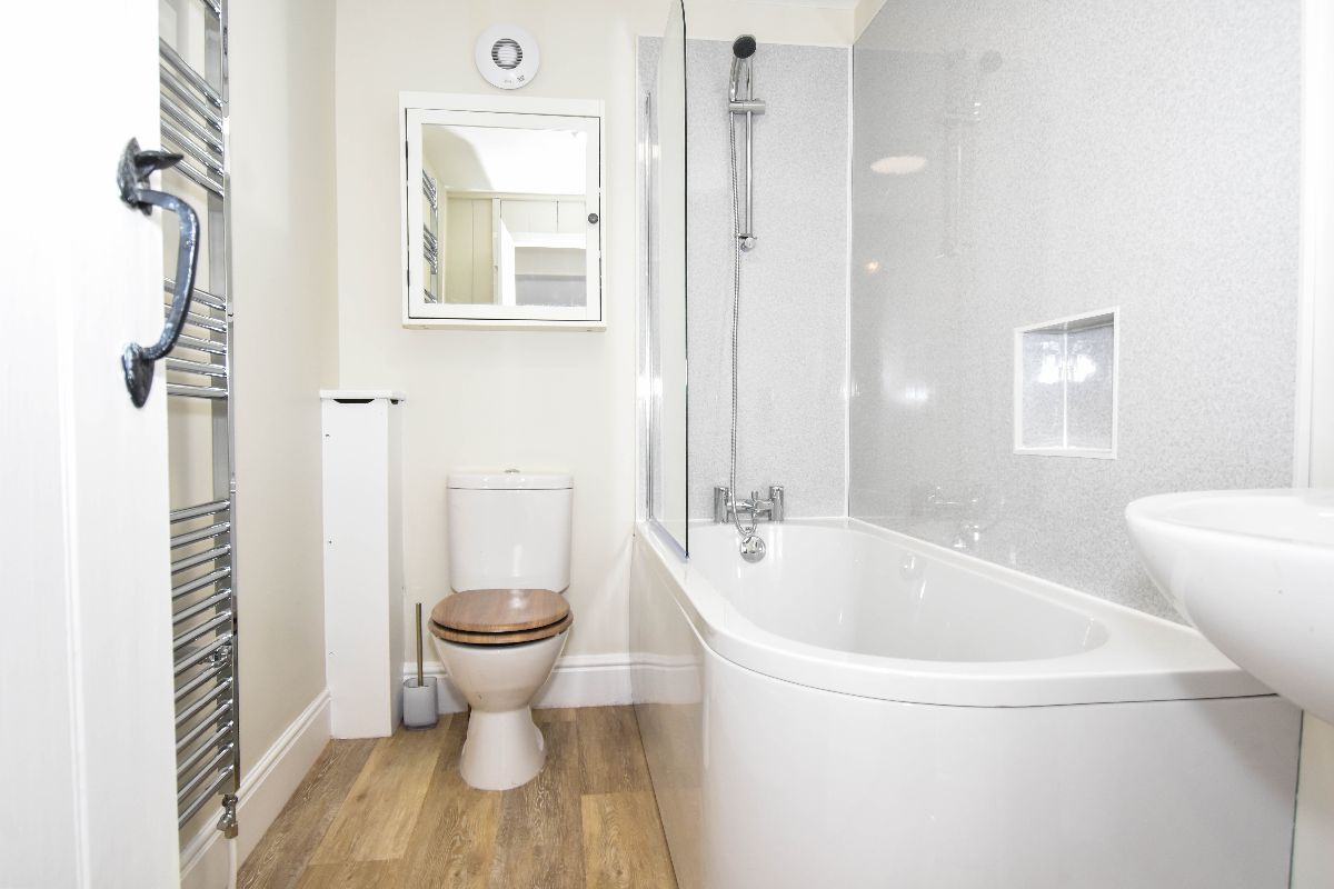 3 bed character property to rent in Cloughs, Bowerchalke 15