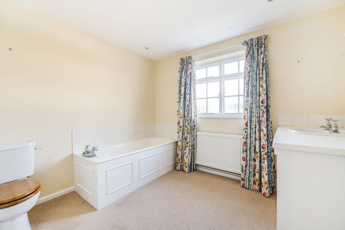 4 bed detached house to rent in Holly Tree Cottage, Bowerchalke  - Property Image 10