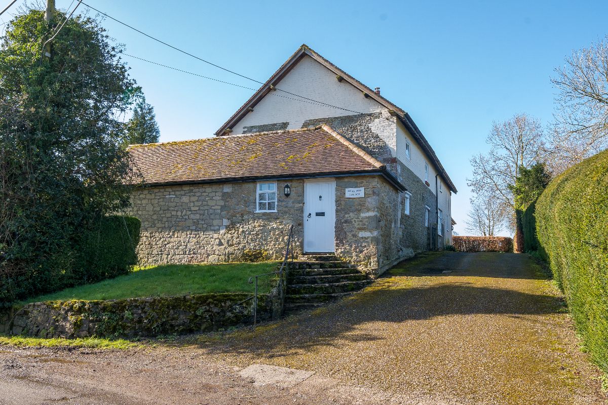 4 bed detached house to rent in Holly Tree Cottage, Bowerchalke  - Property Image 2