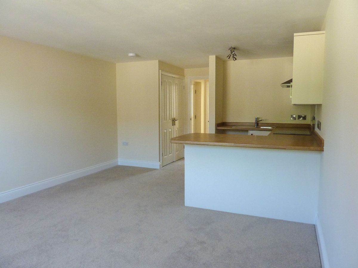 1 bed flat to rent in Flat 3, 63 Devizes Road 2