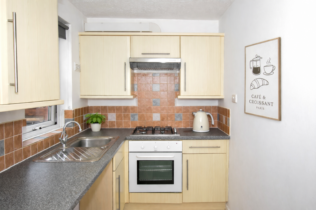 2 bed flat to rent in Dews Road, Salisbury  - Property Image 4