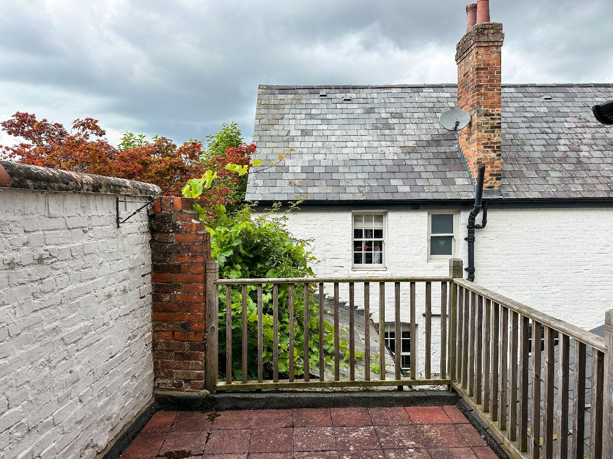 1 bed flat to rent in 15a North Street, Wilton, Salisbury 1