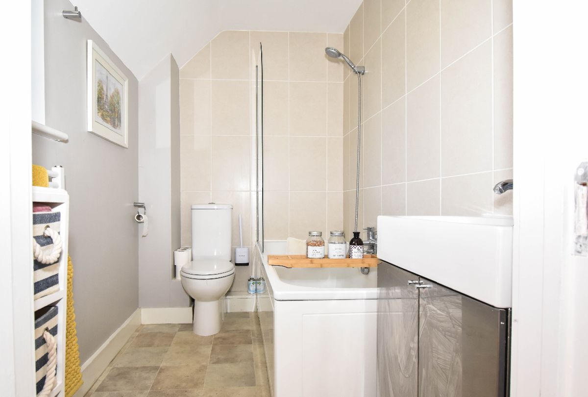 3 bed semi-detached house to rent in Well Cottage, Alderbury 12