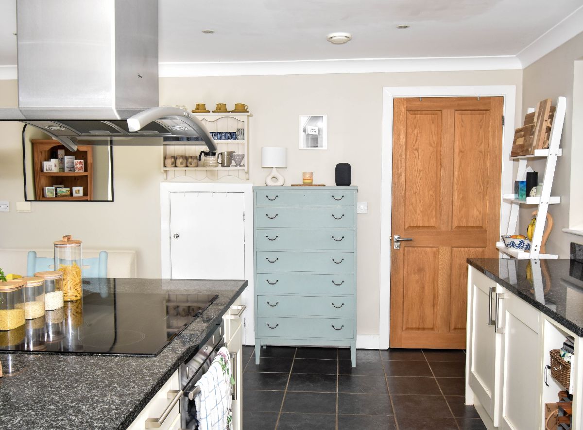 3 bed semi-detached house to rent in Well Cottage, Alderbury 6
