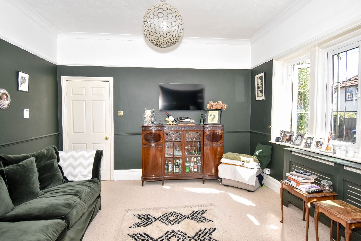 5 bed semi-detached house to rent in Shaftesbury Road, Wilton 2