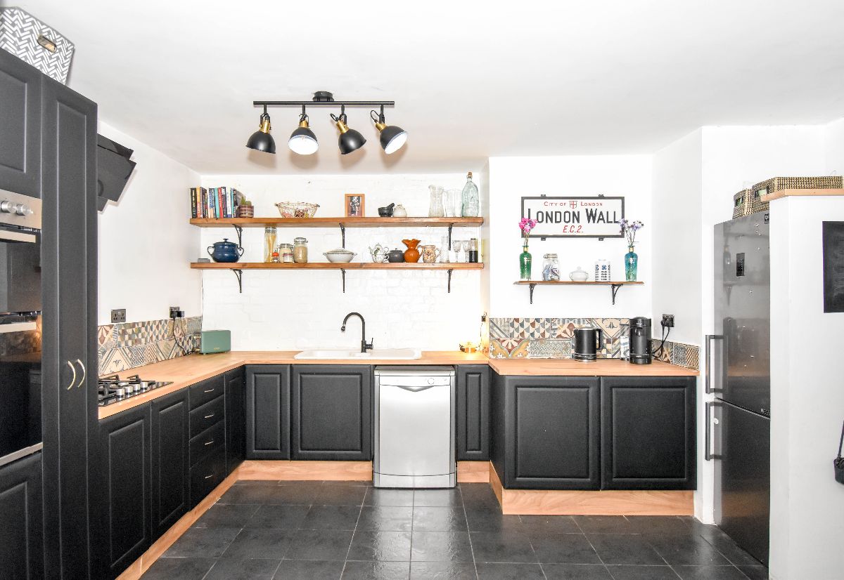 5 bed semi-detached house to rent in Shaftesbury Road, Wilton 5