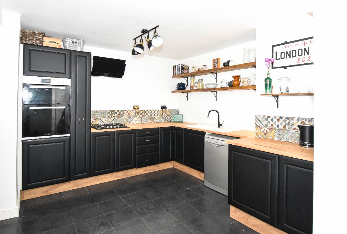 5 bed semi-detached house to rent in Shaftesbury Road, Wilton  - Property Image 7