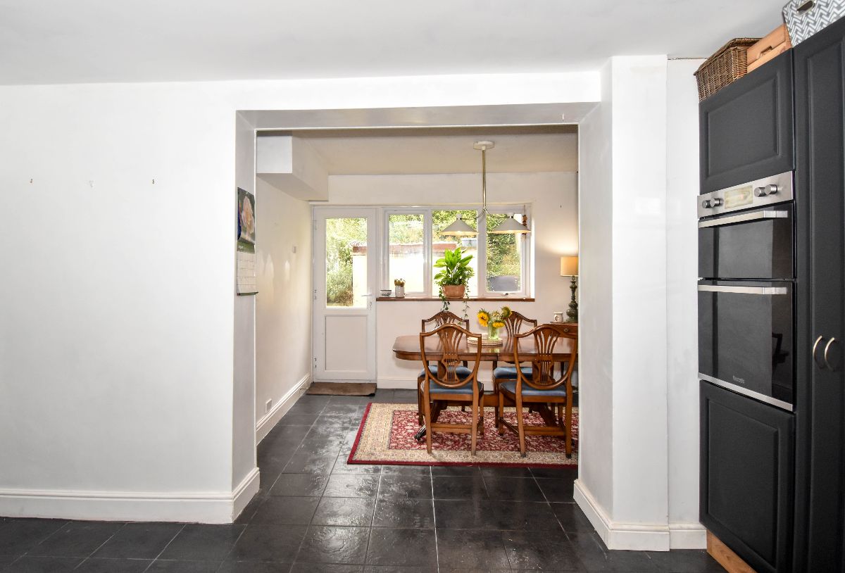 5 bed semi-detached house to rent in Shaftesbury Road, Wilton 7