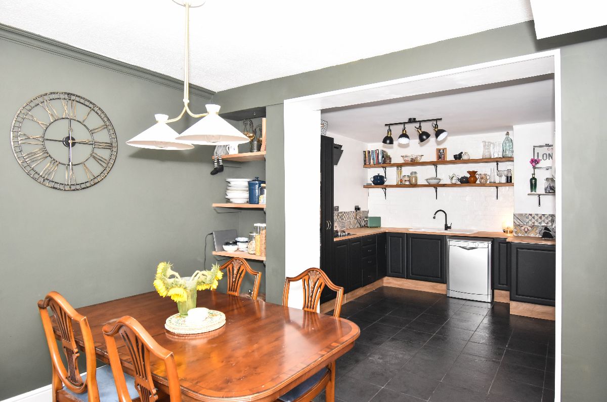 5 bed semi-detached house to rent in Shaftesbury Road, Wilton 8