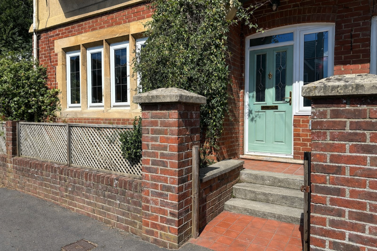 5 bed semi-detached house to rent in Shaftesbury Road, Wilton - Property Image 1