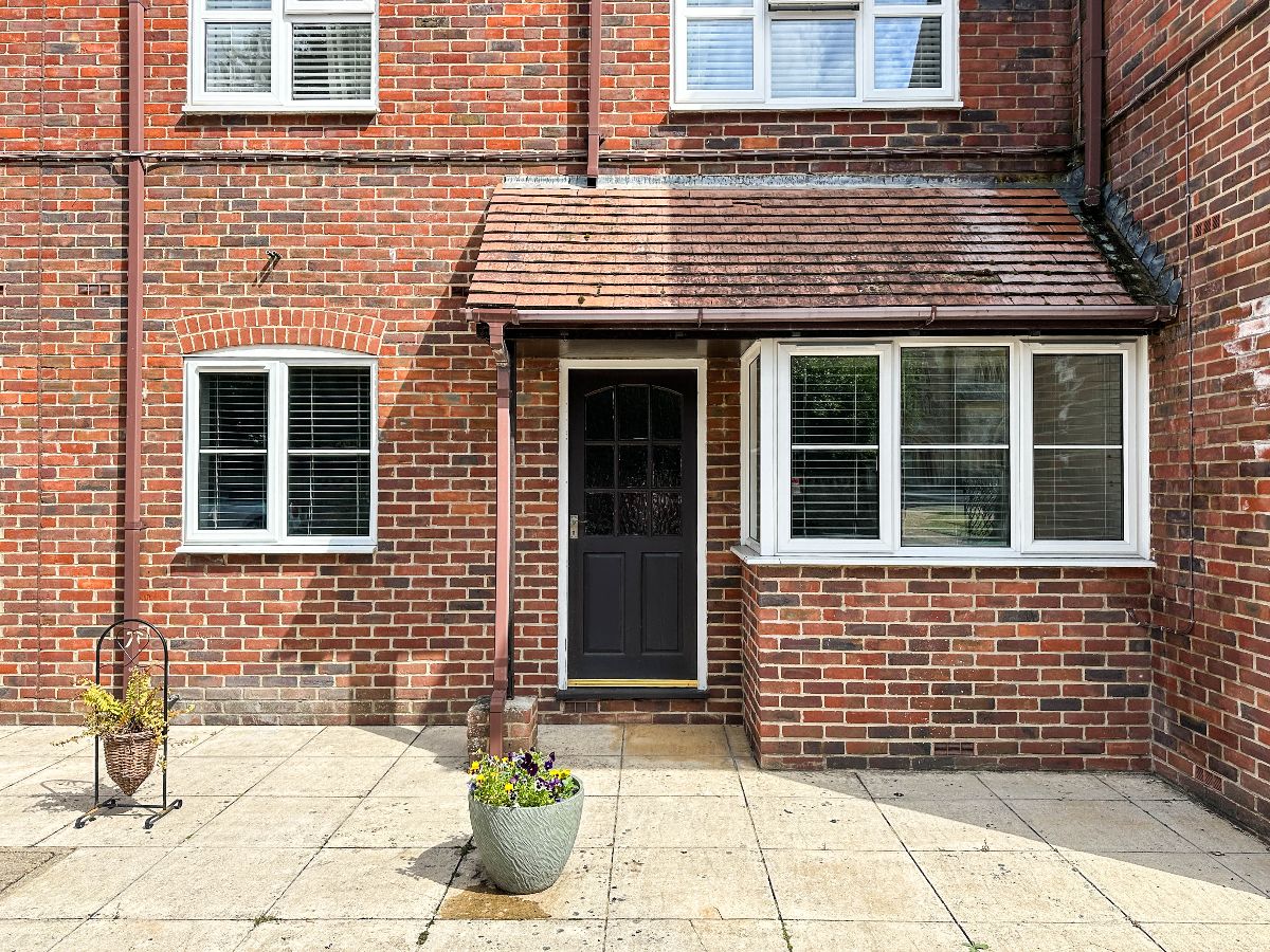 1 bed flat to rent in Pembroke Court, Wilton - Property Image 1